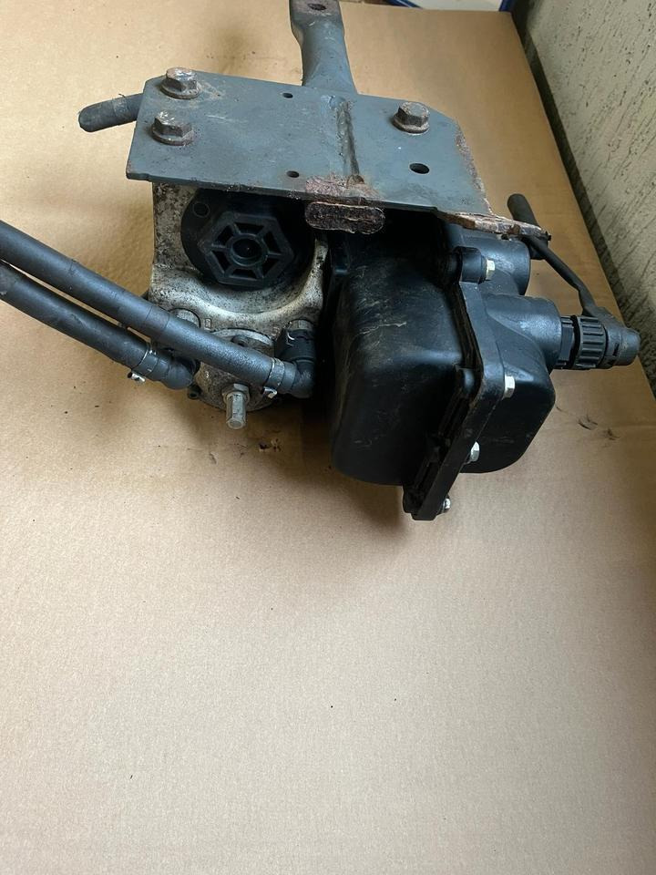 Mercedes-Benz Actros Atego EU4 EU5 AdBlue Pumpe A0001400978 - Bomba de combustible para Camión: foto 4 Mercedes-Benz Actros Atego EU4 EU5 AdBlue Pumpe A0001400978 - Bomba de combustible para Camión: foto 4