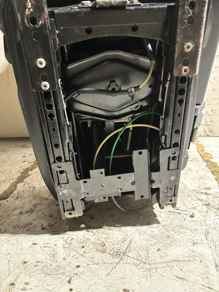 Mercedes-Benz Atego 2 Beifahrersitz mit Luft - Asiento para Camión: foto 5 Mercedes-Benz Atego 2 Beifahrersitz mit Luft - Asiento para Camión: foto 5