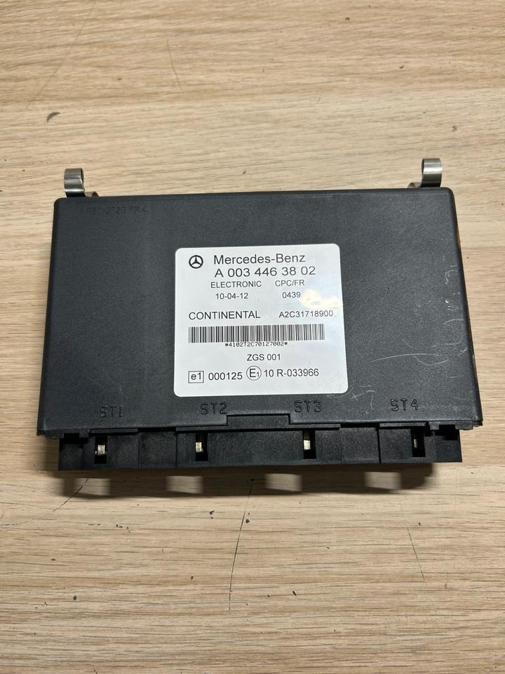 Mercedes Benz Elektronik CPC/FR A0034463802 - Unidad de control para Camión: foto 2 Mercedes Benz Elektronik CPC/FR A0034463802 - Unidad de control para Camión: foto 2