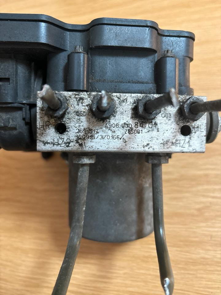 Mercedes Springer Hydraulikblock ABS Pumpe A9069008401 - Hidráulica para Camión: foto 3 Mercedes Springer Hydraulikblock ABS Pumpe A9069008401 - Hidráulica para Camión: foto 3