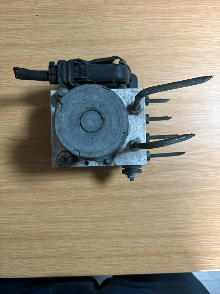 Mercedes Springer Hydraulikblock ABS Pumpe A9069008401 - Hidráulica para Camión: foto 1 Mercedes Springer Hydraulikblock ABS Pumpe A9069008401 - Hidráulica para Camión: foto 1