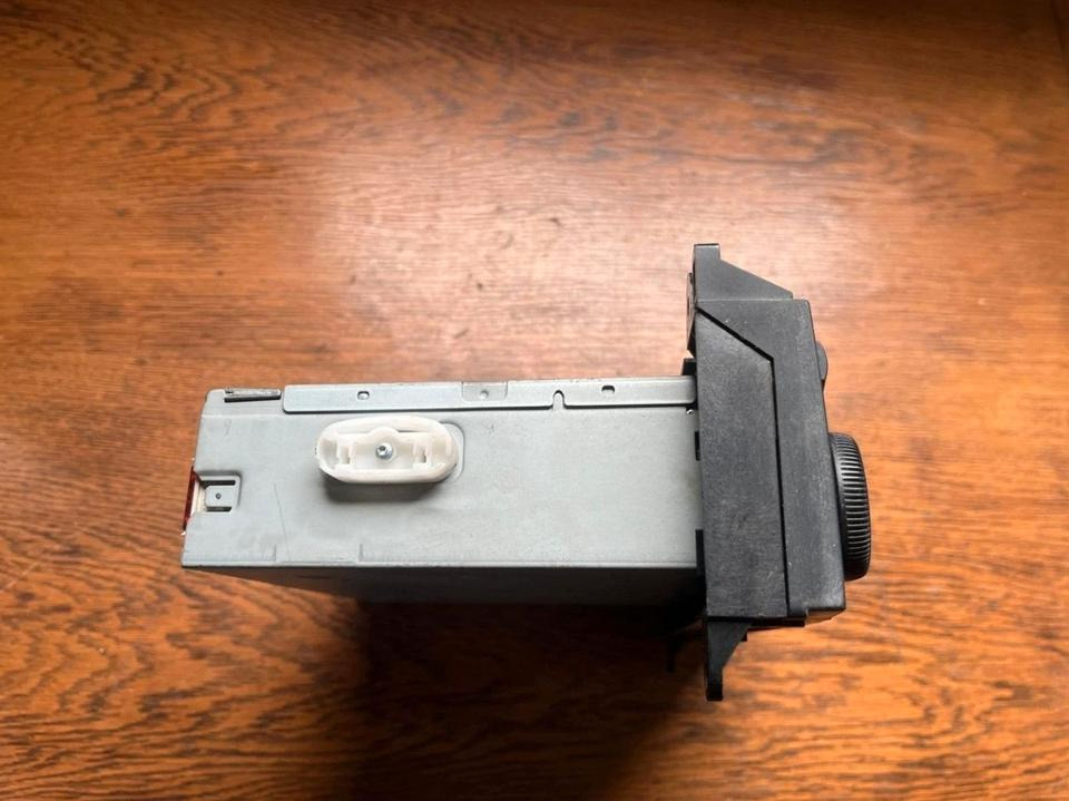 Mercedes Sprinter CD Radio 12V A9068200886 - Cabina e interior para Camión: foto 3 Mercedes Sprinter CD Radio 12V A9068200886 - Cabina e interior para Camión: foto 3