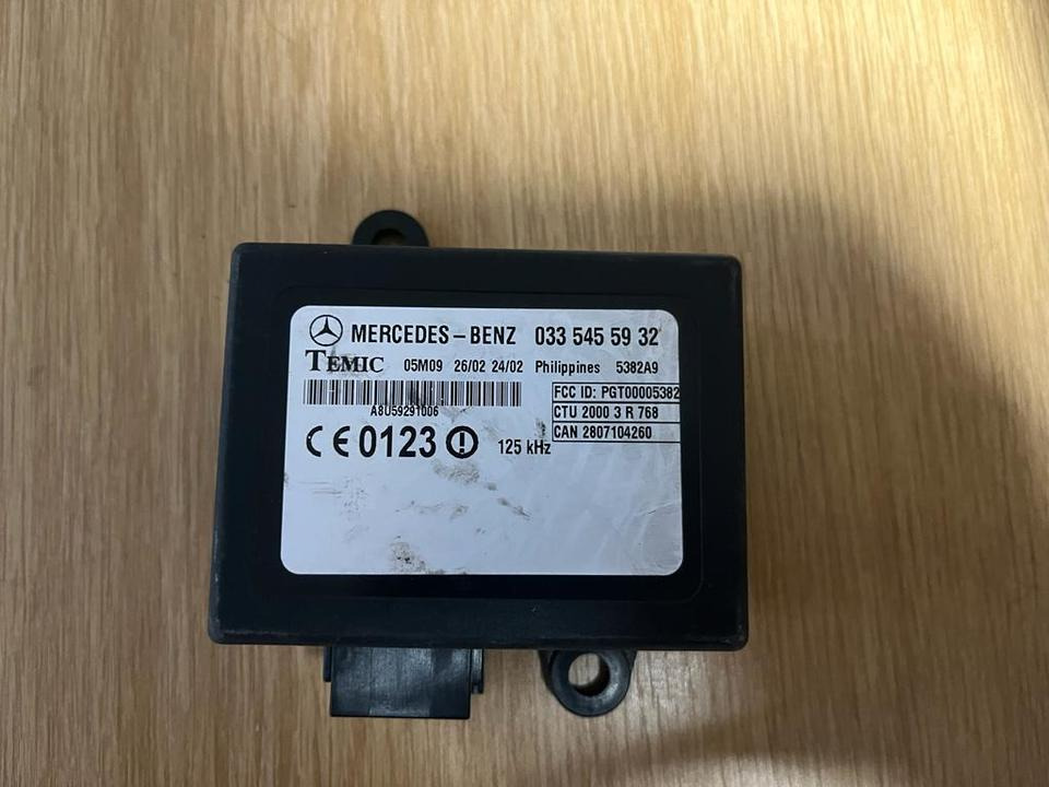 Mercedes Sprinter W901-W905 Steuergerät Wegfahrsperre 0335455932 - Unidad de control para Camión: foto 1 Mercedes Sprinter W901-W905 Steuergerät Wegfahrsperre 0335455932 - Unidad de control para Camión: foto 1