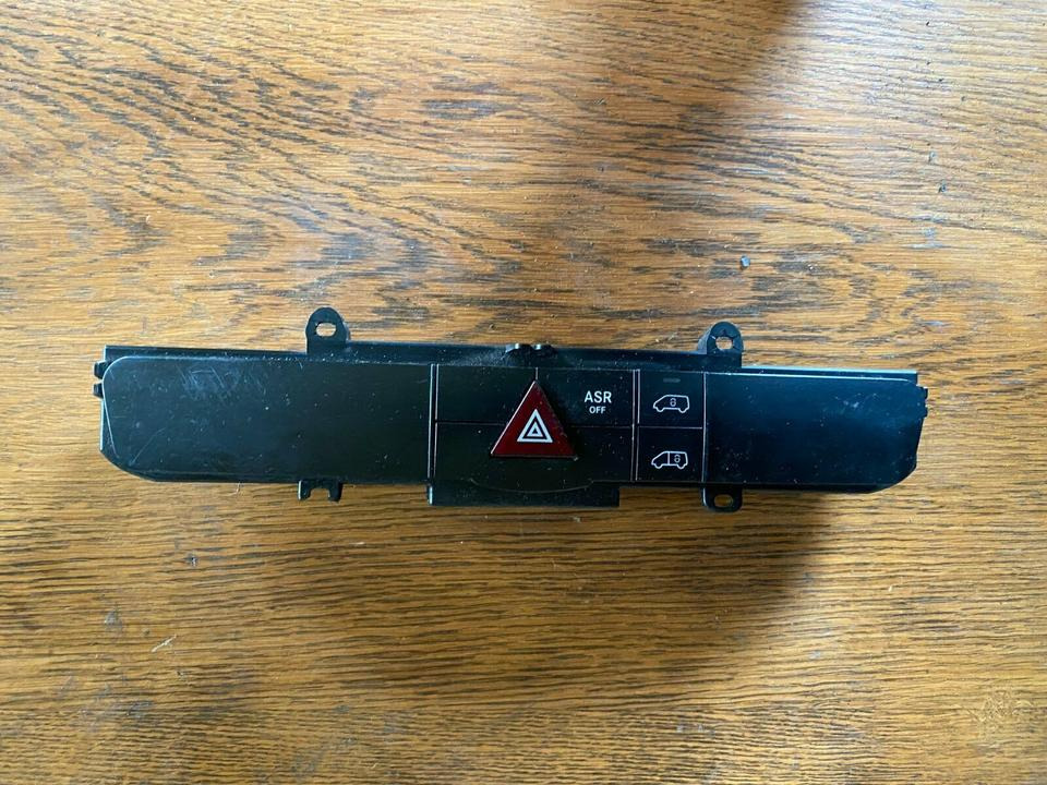 Mercedes Sprinter Warnblinkanlage Schalter A 906 870 10 10 - Cabina e interior para Camión: foto 1 Mercedes Sprinter Warnblinkanlage Schalter A 906 870 10 10 - Cabina e interior para Camión: foto 1