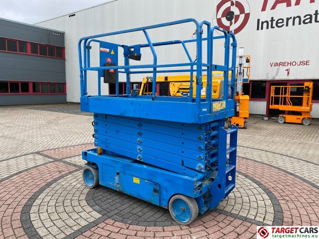 Genie GS-4047 Electric Scissor Work Lift 1389cm  - Plataforma de tijeras: foto 4 Genie GS-4047 Electric Scissor Work Lift 1389cm  - Plataforma de tijeras: foto 4