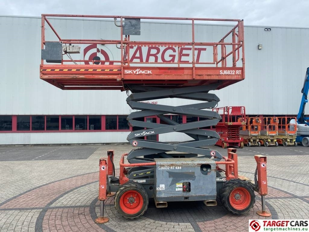 Plataforma de tijeras SkyJack SJ6832 RT Diesel 4x4 Scissor Work Lift 1180cm: foto 5