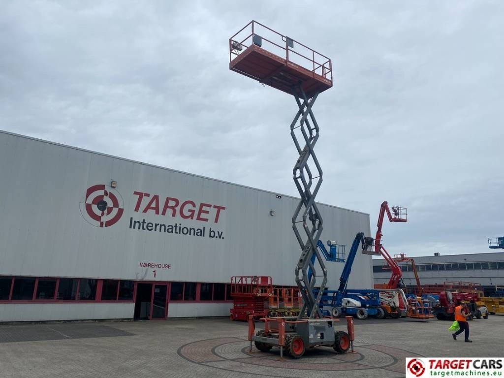 Plataforma de tijeras SkyJack SJ6832 RT Diesel 4x4 Scissor Work Lift 1180cm: foto 6