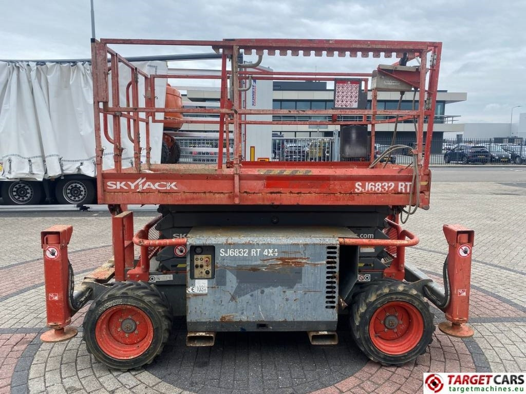 Plataforma de tijeras SkyJack SJ6832 RT Diesel 4x4 Scissor Work Lift 1180cm: foto 35