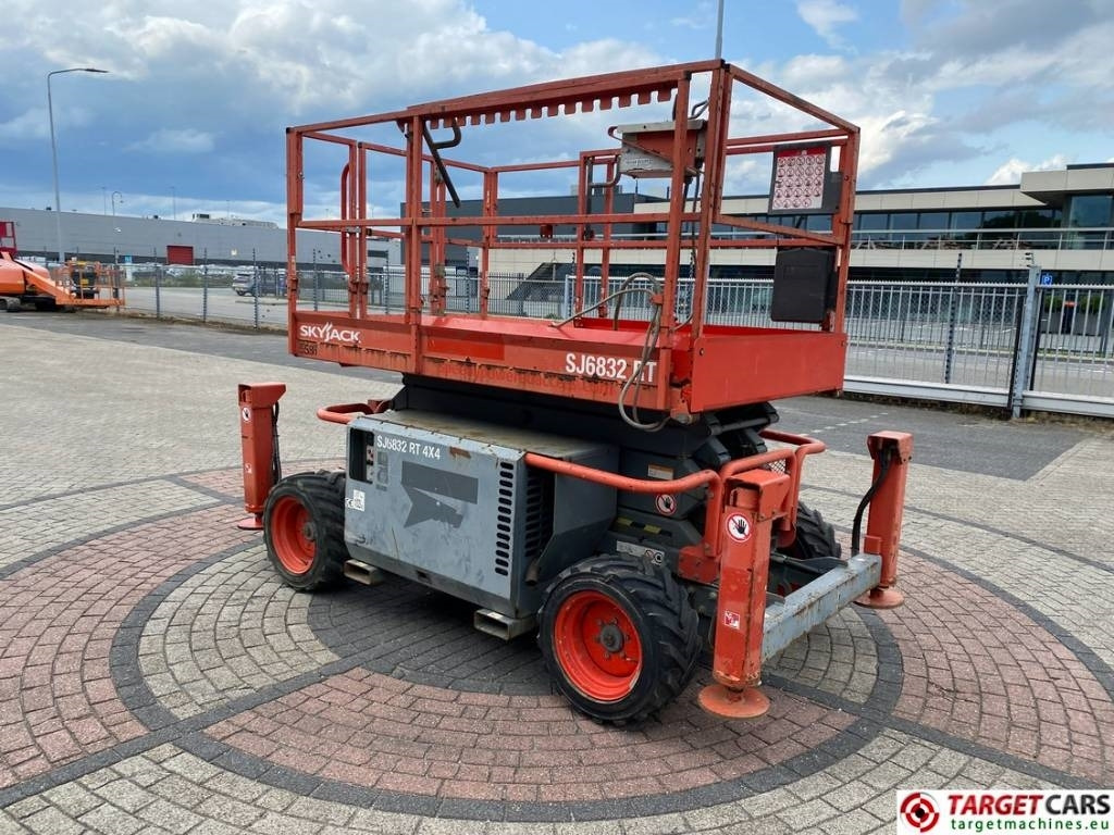 SkyJack SJ6832RT Diesel 4x4 Scissor 6832 Work Lift 1180cm - Plataforma de tijeras: foto 2 SkyJack SJ6832RT Diesel 4x4 Scissor 6832 Work Lift 1180cm - Plataforma de tijeras: foto 2