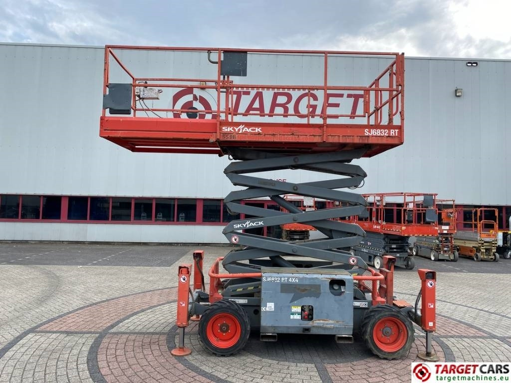 SkyJack SJ6832RT Diesel 4x4 Scissor 6832 Work Lift 1180cm - Plataforma de tijeras: foto 5 SkyJack SJ6832RT Diesel 4x4 Scissor 6832 Work Lift 1180cm - Plataforma de tijeras: foto 5