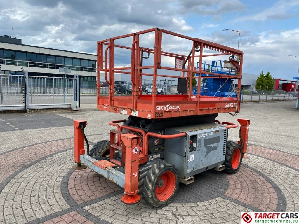 SkyJack SJ6832RT Diesel 4x4 Scissor 6832 Work Lift 1180cm - Plataforma de tijeras: foto 3 SkyJack SJ6832RT Diesel 4x4 Scissor 6832 Work Lift 1180cm - Plataforma de tijeras: foto 3