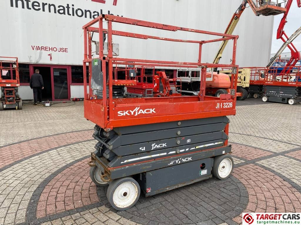 SkyJack SJIII-3226 Electric 3226 Scissor Work Lift 990cm  - Plataforma de tijeras: foto 1 SkyJack SJIII-3226 Electric 3226 Scissor Work Lift 990cm  - Plataforma de tijeras: foto 1