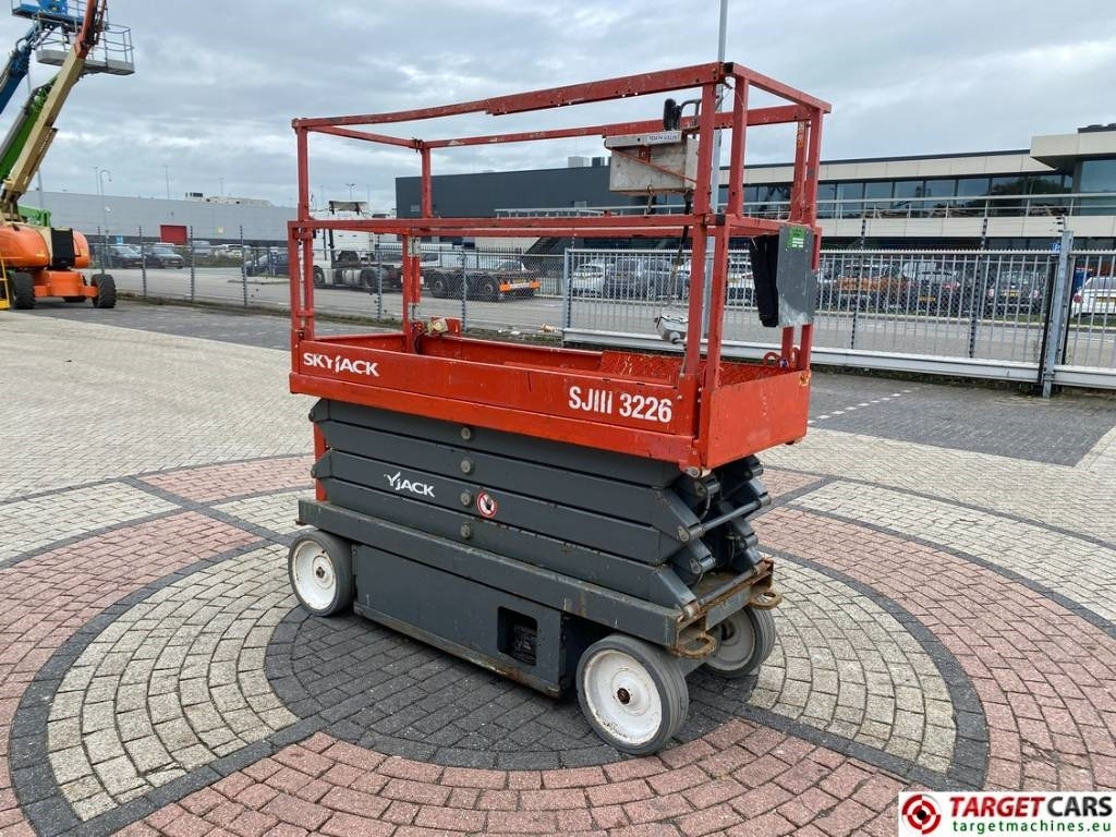 SkyJack SJIII-3226 Electric 3226 Scissor Work Lift 990cm  - Plataforma de tijeras: foto 2 SkyJack SJIII-3226 Electric 3226 Scissor Work Lift 990cm  - Plataforma de tijeras: foto 2
