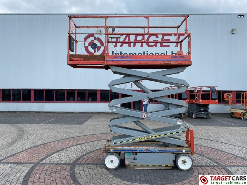 SkyJack SJIII-3226 Electric 3226 Scissor Work Lift 990cm - Plataforma de tijeras: foto 5 SkyJack SJIII-3226 Electric 3226 Scissor Work Lift 990cm - Plataforma de tijeras: foto 5