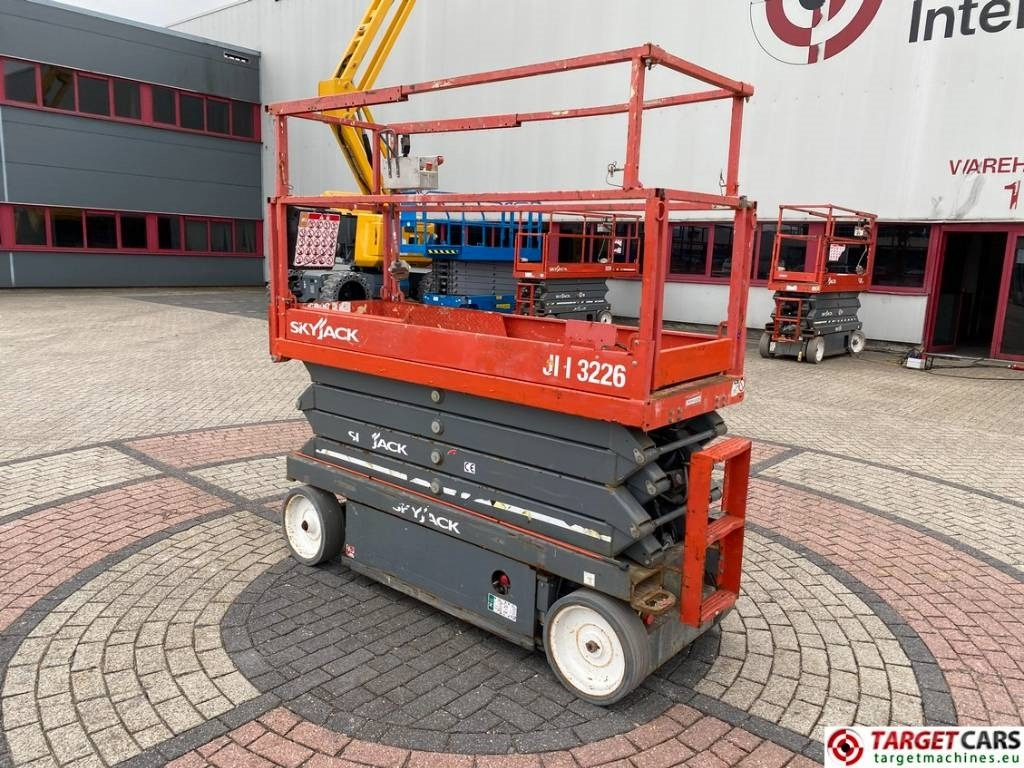 SkyJack SJIII-3226 Electric 3226 Scissor Work Lift 990cm  - Plataforma de tijeras: foto 4 SkyJack SJIII-3226 Electric 3226 Scissor Work Lift 990cm  - Plataforma de tijeras: foto 4