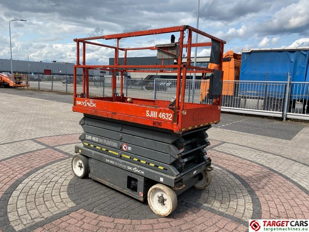 SkyJack SJIII-4632 Electric 4632 Scissor Work Lift 1170cm - Plataforma de tijeras: foto 2 SkyJack SJIII-4632 Electric 4632 Scissor Work Lift 1170cm - Plataforma de tijeras: foto 2