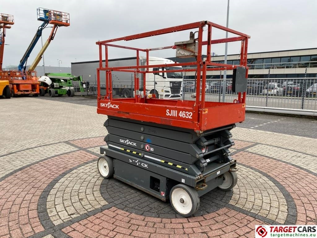 SkyJack SJIII-4632 Electric 4632 Scissor Work Lift 1170cm  - Plataforma de tijeras: foto 2 SkyJack SJIII-4632 Electric 4632 Scissor Work Lift 1170cm  - Plataforma de tijeras: foto 2