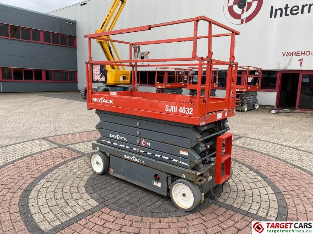 SkyJack SJIII-4632 Electric Scissor Work Lift 1170cm  - Plataforma de tijeras: foto 4 SkyJack SJIII-4632 Electric Scissor Work Lift 1170cm  - Plataforma de tijeras: foto 4