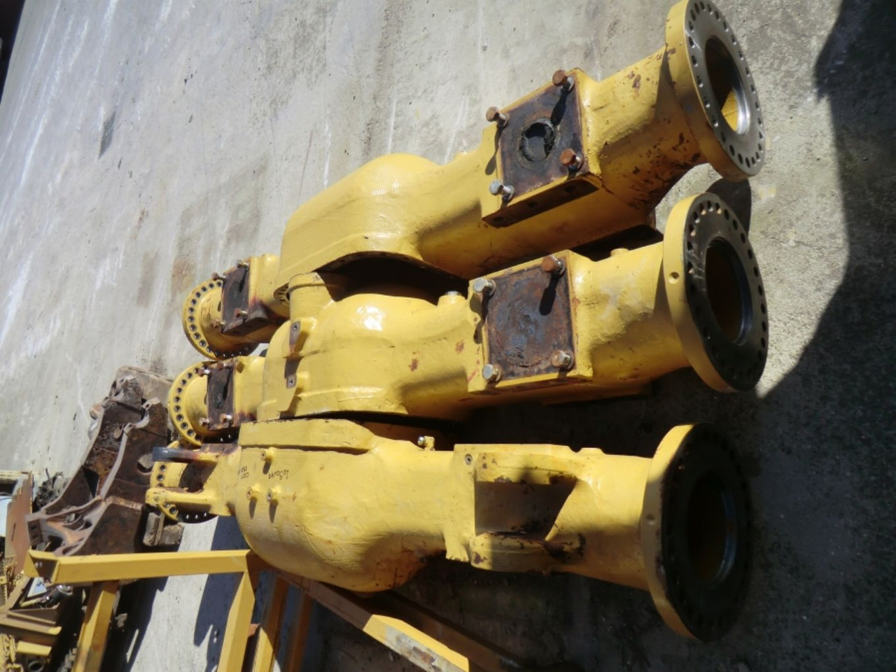 Caterpillar 735 ALLOGGIAMENTO ASSALE CENTRALE - Eje y piezas para Maquinaria de construcción: foto 1 Caterpillar 735 ALLOGGIAMENTO ASSALE CENTRALE - Eje y piezas para Maquinaria de construcción: foto 1