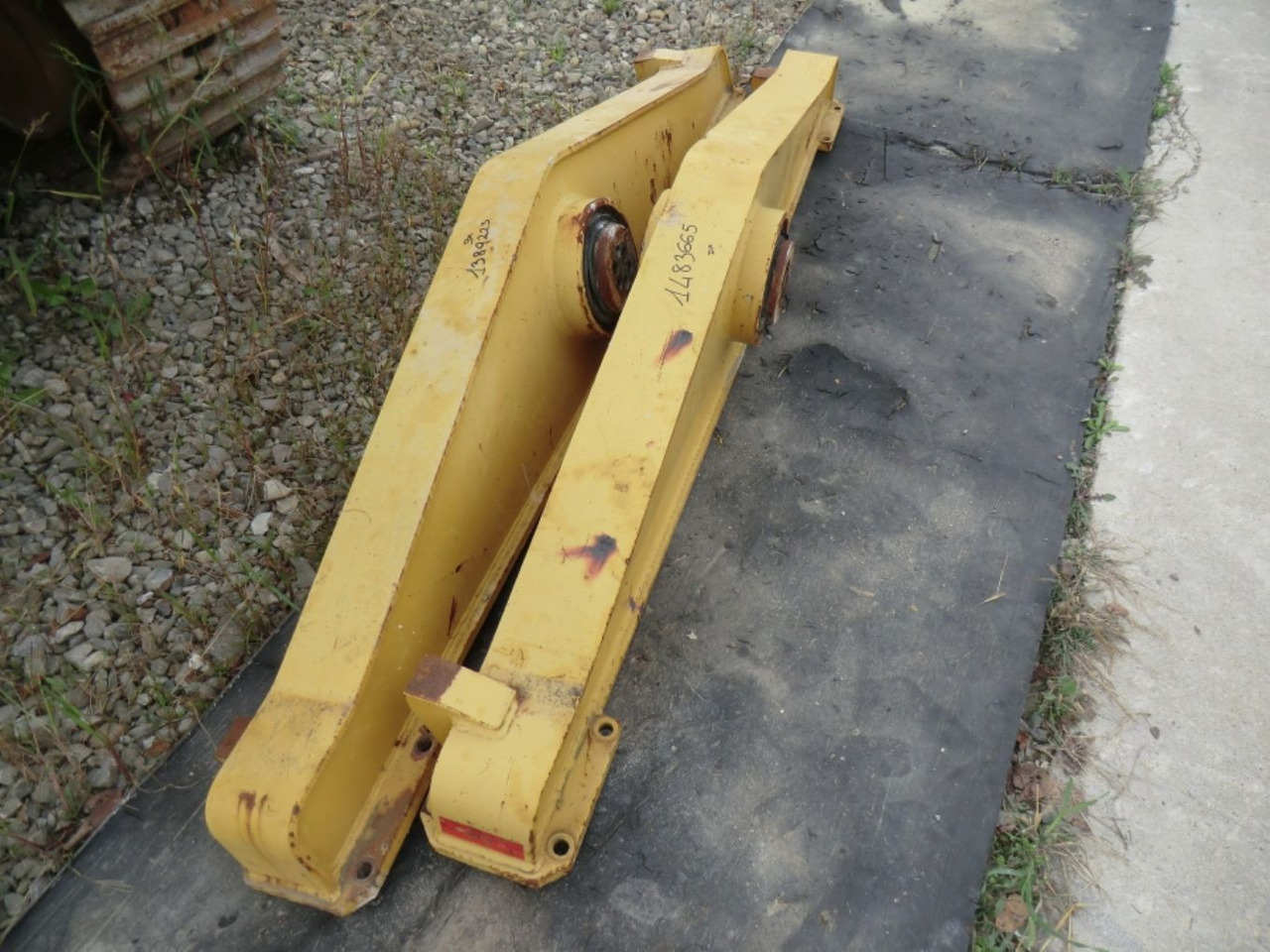 Caterpillar 735 Braccetto sinistro di collegamento assale centrale e posteriore. (ARM AS LH) - Eje y piezas para Maquinaria de construcción: foto 2 Caterpillar 735 Braccetto sinistro di collegamento assale centrale e posteriore. (ARM AS LH) - Eje y piezas para Maquinaria de construcción: foto 2