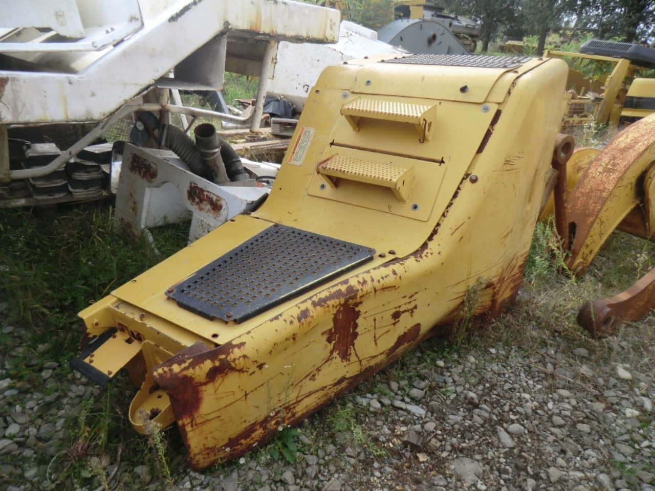 Caterpillar 735 Serbatotio olio idraulico, completo di porta batterie, quadro elettrico. - Depósito hidráulico para Maquinaria de construcción: foto 3 Caterpillar 735 Serbatotio olio idraulico, completo di porta batterie, quadro elettrico. - Depósito hidráulico para Maquinaria de construcción: foto 3