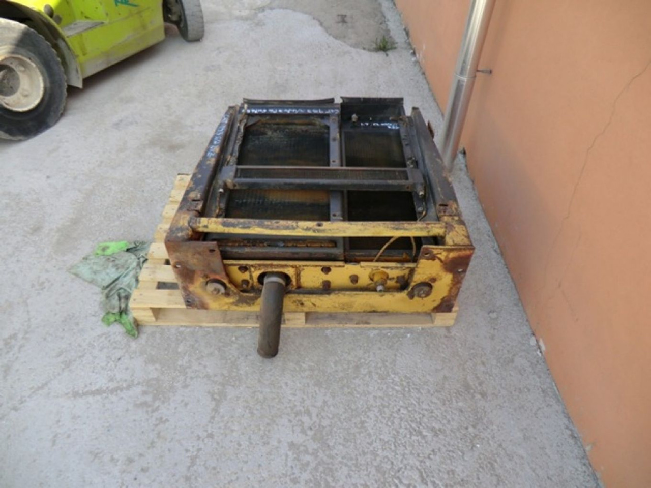 Caterpillar 953 SCAMBIATORE - Sistema de refrigeración para Maquinaria de construcción: foto 3 Caterpillar 953 SCAMBIATORE - Sistema de refrigeración para Maquinaria de construcción: foto 3