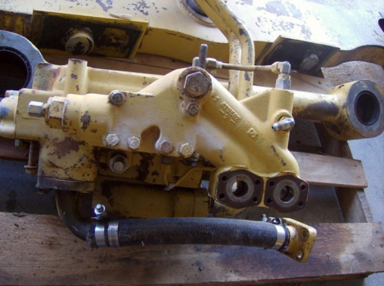 Caterpillar 963 DISTRIBUTORE IDRAULICO - Válvula hidráulica para Maquinaria de construcción: foto 3 Caterpillar 963 DISTRIBUTORE IDRAULICO - Válvula hidráulica para Maquinaria de construcción: foto 3