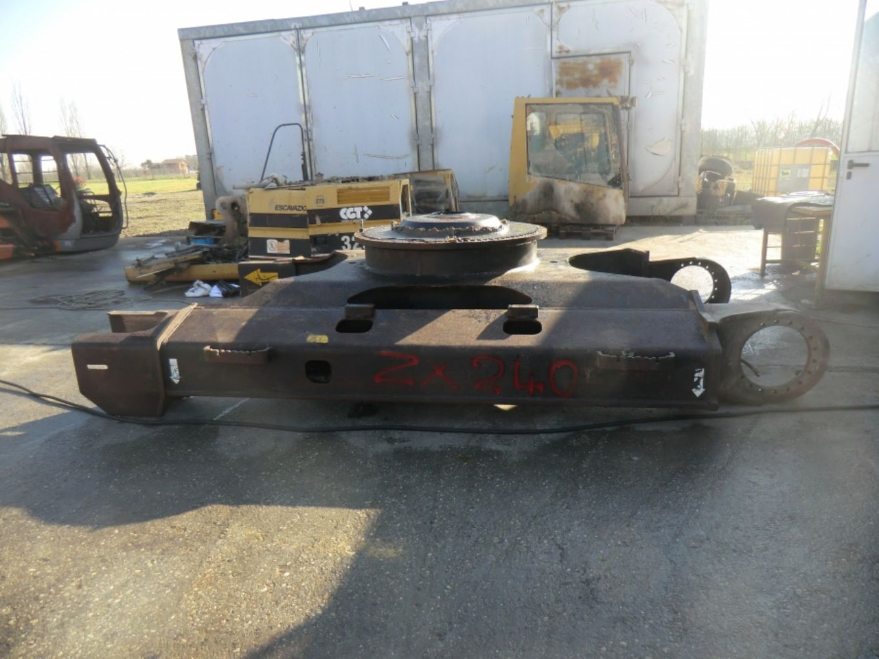 HITACHI ZX240 BAS TELAIO INFERIORE - Bastidor/ Chasis para Maquinaria de construcción: foto 3 HITACHI ZX240 BAS TELAIO INFERIORE - Bastidor/ Chasis para Maquinaria de construcción: foto 3