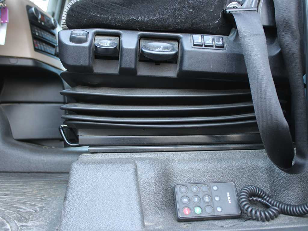 Cabeza tractora MAN TGX 18.500, EURO 6, RETARDER, NAVIGATION, BEACONS: foto 7