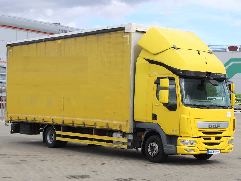 DAF LF 220FA, EURO 6, SLEEPING CABIN - Camión lona: foto 2 DAF LF 220FA, EURO 6, SLEEPING CABIN - Camión lona: foto 2