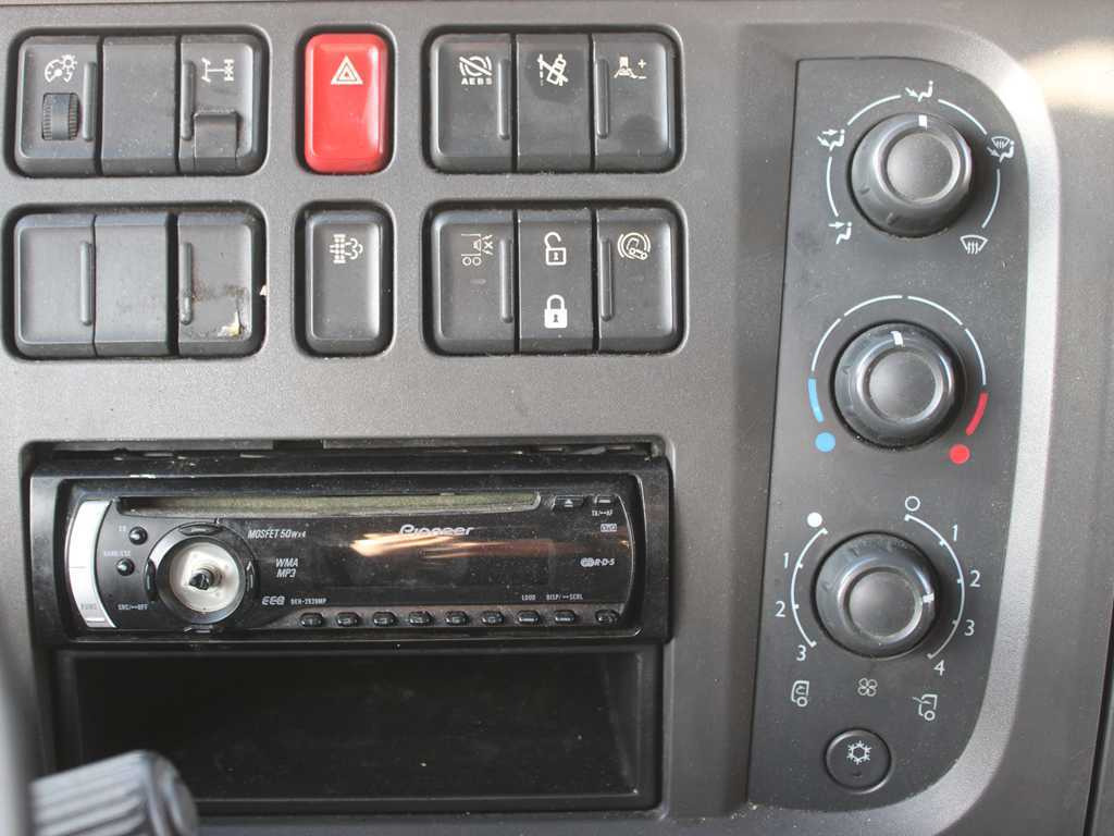 Camión lona DAF LF 250 FA, EURO 6, HYDRAULIC FRONT: foto 13