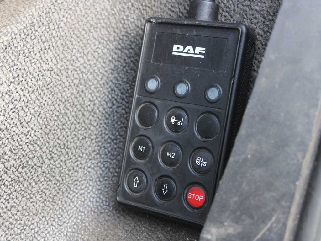 Camión lona DAF LF 250 FA, EURO 6, HYDRAULIC FRONT: foto 9