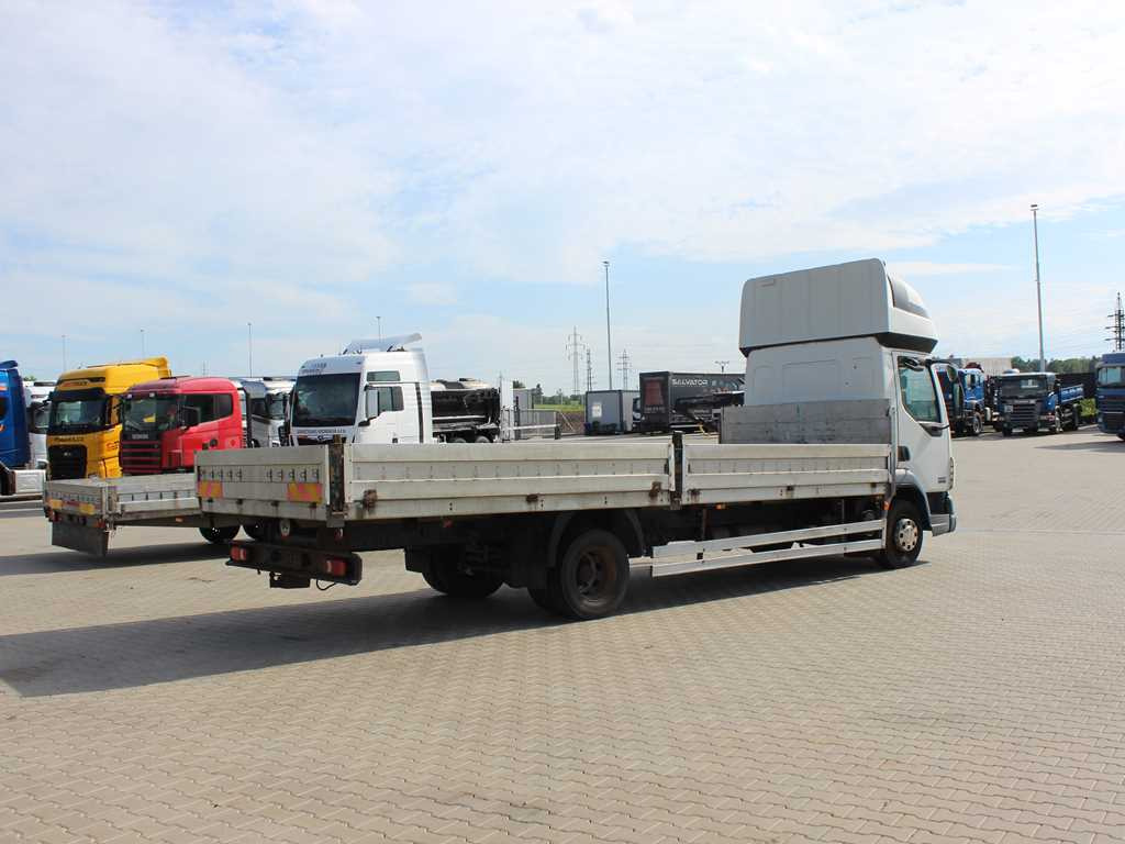 DAF LF 45.180, SLEEPING BODY, EURO 3, TIRES 80% - Camión caja abierta: foto 4 DAF LF 45.180, SLEEPING BODY, EURO 3, TIRES 80% - Camión caja abierta: foto 4