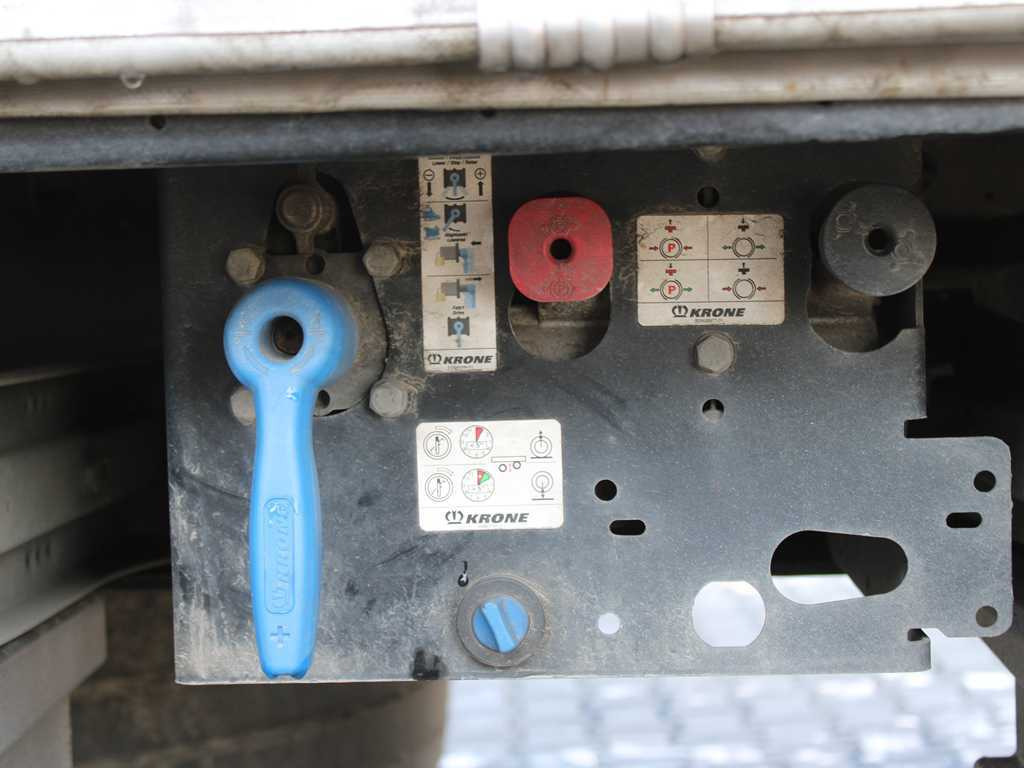Semirremolque lona Krone SD, LOWDECK, LIFTING AXLE, MULTILOCK, LIFTING ROOF: foto 6 Semirremolque lona Krone SD, LOWDECK, LIFTING AXLE, MULTILOCK, LIFTING ROOF: foto 6