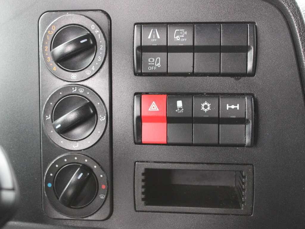 Leasing de Mercedes-Benz ATEGO 1527, EURO 6, CAMERA, TIRES 80% Mercedes-Benz ATEGO 1527, EURO 6, CAMERA, TIRES 80%: foto 16 Leasing de Mercedes-Benz ATEGO 1527, EURO 6, CAMERA, TIRES 80% Mercedes-Benz ATEGO 1527, EURO 6, CAMERA, TIRES 80%: foto 16