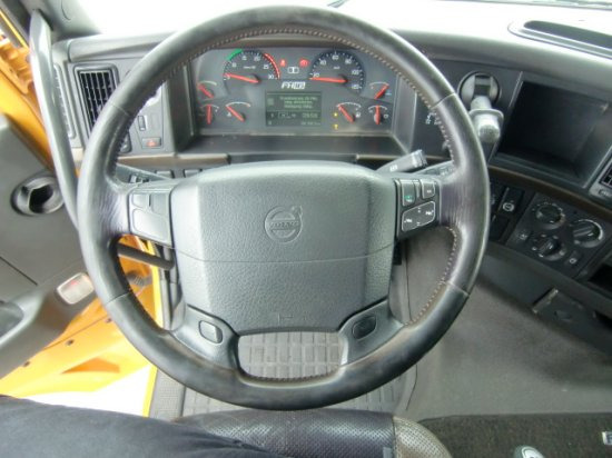 Cabeza tractora Volvo FH 16 700 6x4T, E5, Kipphydraulik I Shift, Schwerlastkupplung: foto 11 Cabeza tractora Volvo FH 16 700 6x4T, E5, Kipphydraulik I Shift, Schwerlastkupplung: foto 11