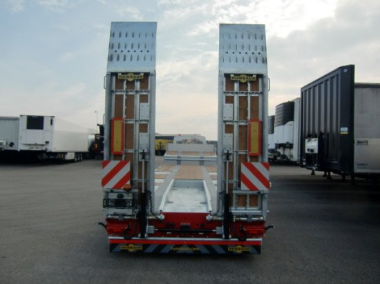 HUMBAUR HTSK 30 schräg, 3-Achs Tieflader, Radmulden, Liftachse, Nachlaufachse, Verzinkt - Semirremolque góndola rebajadas: foto 5 HUMBAUR HTSK 30 schräg, 3-Achs Tieflader, Radmulden, Liftachse, Nachlaufachse, Verzinkt - Semirremolque góndola rebajadas: foto 5