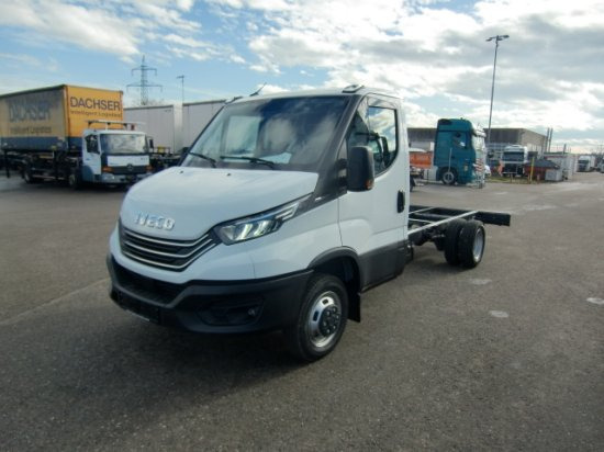 Iveco Daily 40 - 180 Fahrgestell, E6 Automatik 2 Stück verfügbar - Camión chasis: foto 1 Iveco Daily 40 - 180 Fahrgestell, E6 Automatik 2 Stück verfügbar - Camión chasis: foto 1