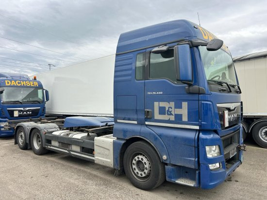 MAN TGX 26.440 XLX 6x2 Liftachse, Euro 6, Retarder, Motorschaden engine damage! - Camión portacontenedore/ Intercambiable: foto 1 MAN TGX 26.440 XLX 6x2 Liftachse, Euro 6, Retarder, Motorschaden engine damage! - Camión portacontenedore/ Intercambiable: foto 1