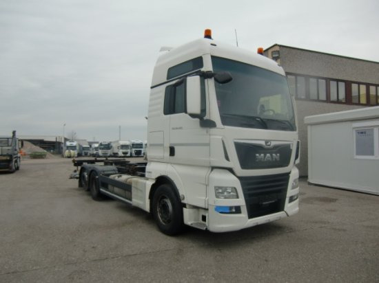 MAN TGX 26.460 XXL  6x2 Liftachse Euro 6 Unterfaltbühne - Camión portacontenedore/ Intercambiable: foto 3 MAN TGX 26.460 XXL  6x2 Liftachse Euro 6 Unterfaltbühne - Camión portacontenedore/ Intercambiable: foto 3