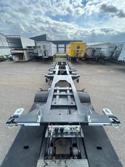 Web Trailer LPRS24 Mitten-Heckschieber 1x20 ft 2x20 ft 1x40ft, - Semirremolque portacontenedore/ Intercambiable: foto 2 Web Trailer LPRS24 Mitten-Heckschieber 1x20 ft 2x20 ft 1x40ft, - Semirremolque portacontenedore/ Intercambiable: foto 2