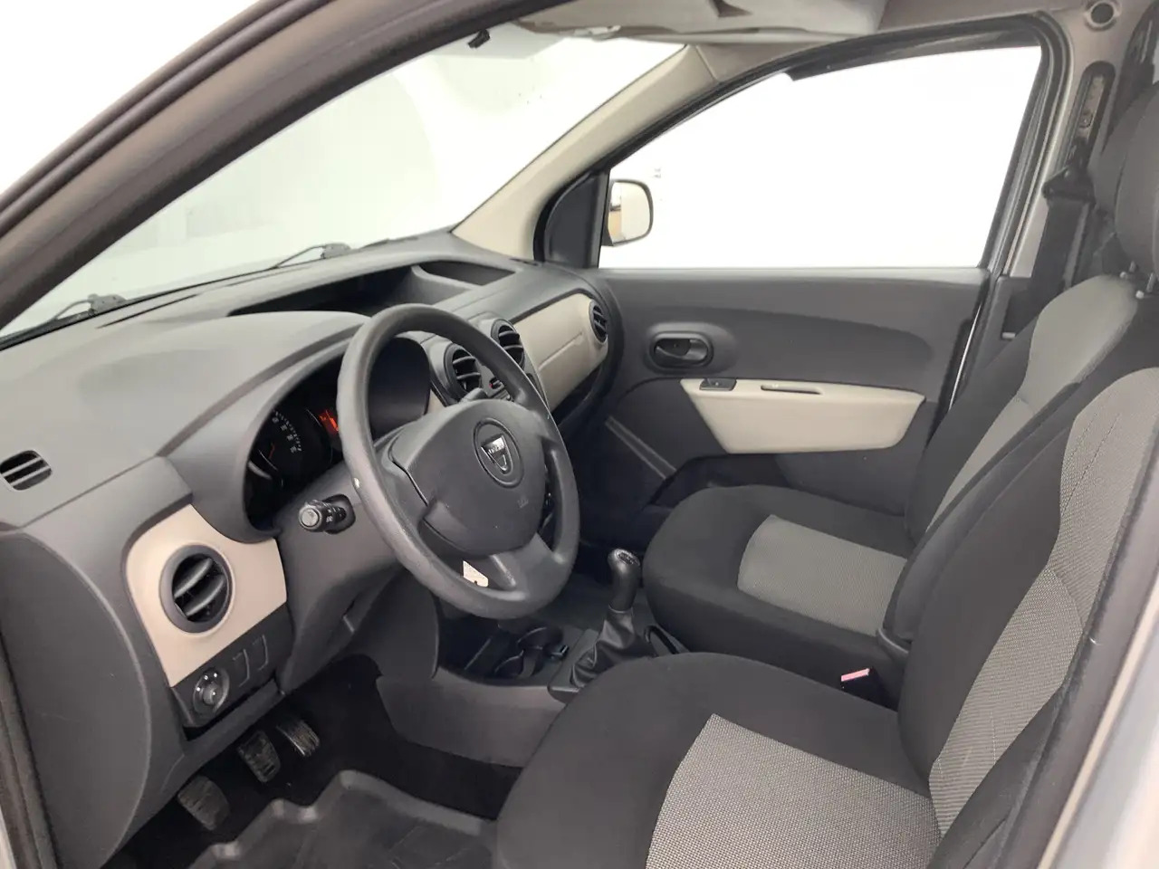 Dacia Dokker 1.5 dCi 75 Ambiance Airco Alu Velg Trekhaak 1200 k - Furgoneta pequeña: foto 5 Dacia Dokker 1.5 dCi 75 Ambiance Airco Alu Velg Trekhaak 1200 k - Furgoneta pequeña: foto 5