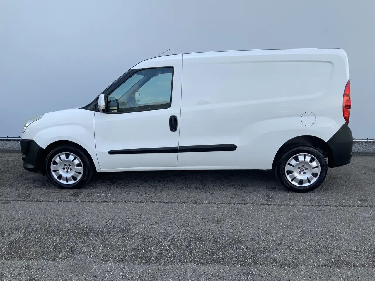 Fiat Doblo Cargo 1.6 MultiJet SX Maxi Airco Trekhaak 1300 kg - Furgoneta pequeña: foto 3 Fiat Doblo Cargo 1.6 MultiJet SX Maxi Airco Trekhaak 1300 kg - Furgoneta pequeña: foto 3