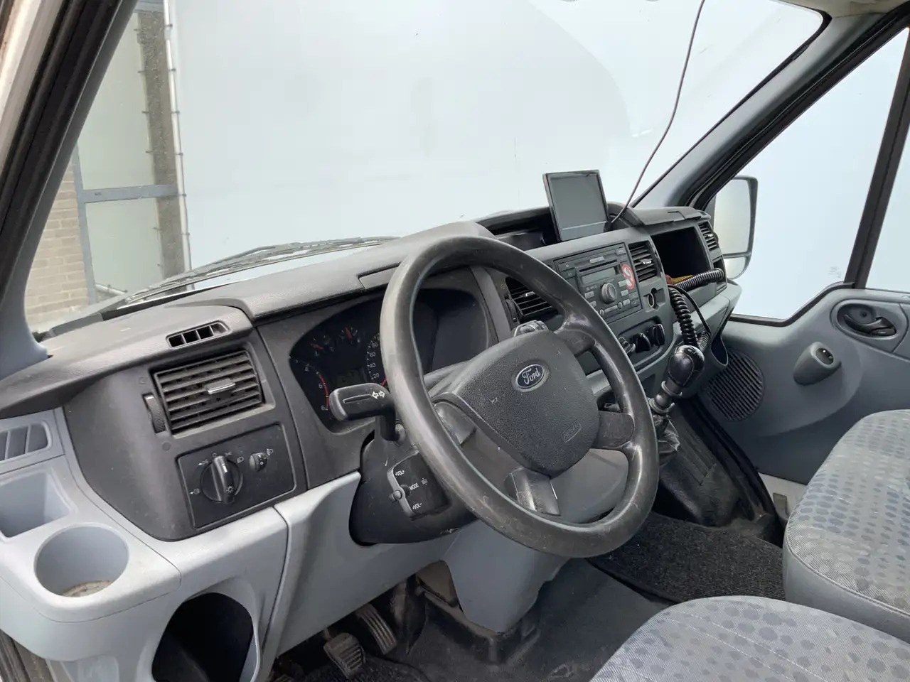 Ford Transit 350L 2.4 TDCI MARGE !!bak&Laadklep &Zijdeur Airco - Furgoneta caja cerrada: foto 5 Ford Transit 350L 2.4 TDCI MARGE !!bak&Laadklep &Zijdeur Airco - Furgoneta caja cerrada: foto 5