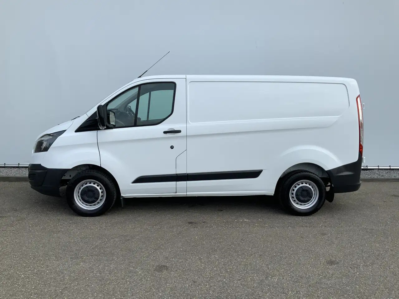 Ford Transit Custom 270 2.2 TDCI L1H1 Economy Edition Airco Cruise 3 Z - Furgón: foto 3 Ford Transit Custom 270 2.2 TDCI L1H1 Economy Edition Airco Cruise 3 Z - Furgón: foto 3