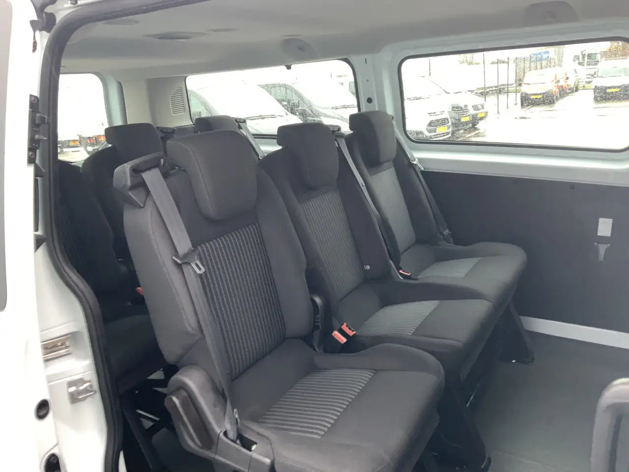 Furgoneta de pasajeros Ford Transit Custom 300 2.2 TDCI L2H1 (11000,- ex btw /ex bpm)Trend: foto 11