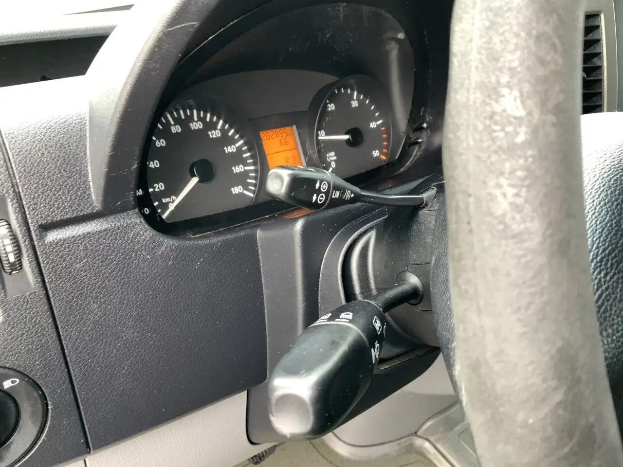 Mercedes-Benz Sprinter 213 2.2 CDI 325 L1H1 Airco Cruise Euro 4 - Furgón: foto 4 Mercedes-Benz Sprinter 213 2.2 CDI 325 L1H1 Airco Cruise Euro 4 - Furgón: foto 4