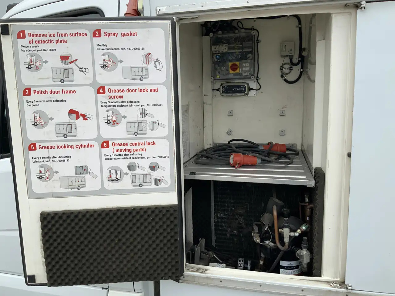 Mercedes-Benz Sprinter 310 2.2 CDI 366 ijswagen 40 gr _0 Deuren 10 Euro 5 - Furgoneta frigorifica: foto 4 Mercedes-Benz Sprinter 310 2.2 CDI 366 ijswagen 40 gr _0 Deuren 10 Euro 5 - Furgoneta frigorifica: foto 4