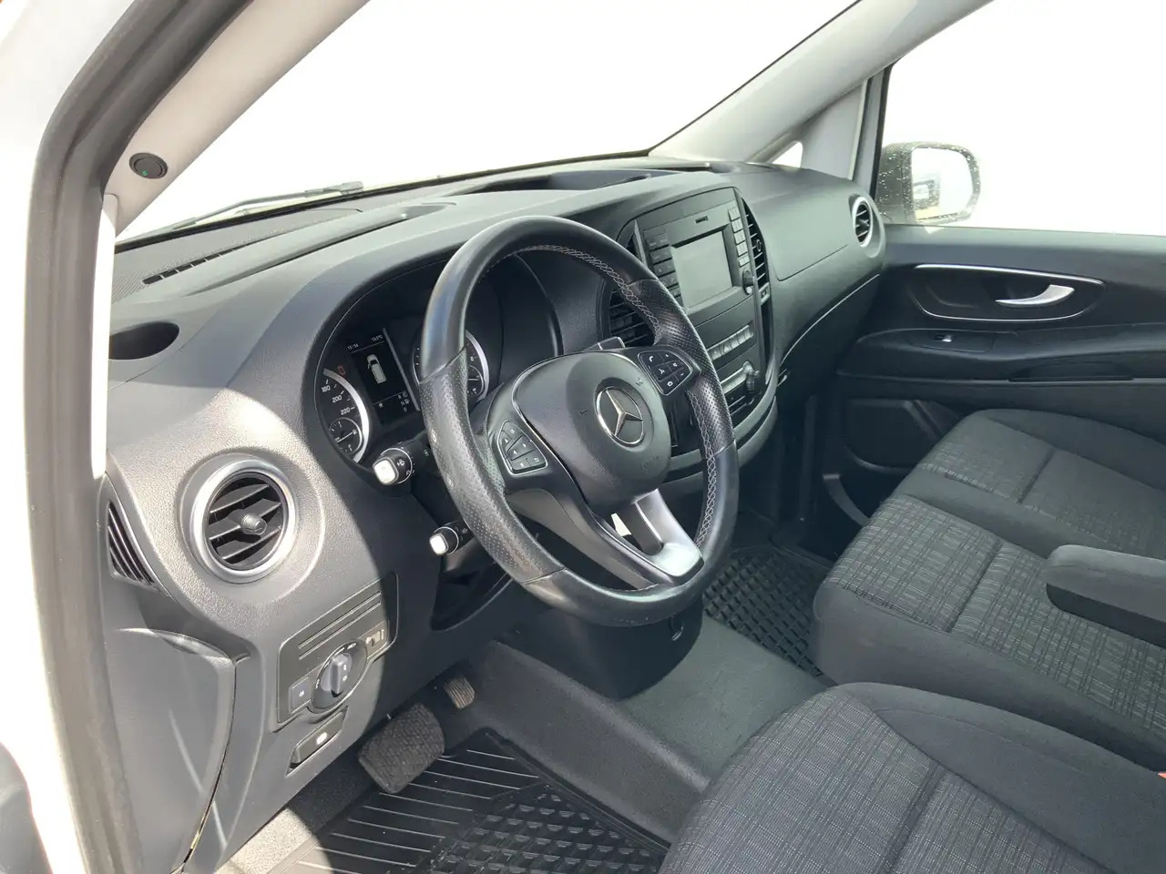 Mercedes-Benz Vito 114 CDI Lang Automaat Cruise Camera 3 Zits Trekhaa - Furgón: foto 5 Mercedes-Benz Vito 114 CDI Lang Automaat Cruise Camera 3 Zits Trekhaa - Furgón: foto 5