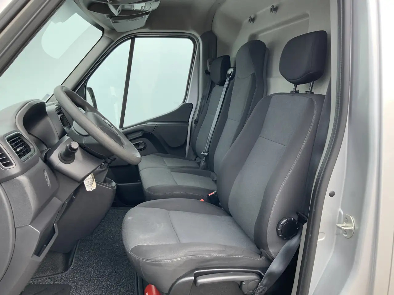 Nissan Interstar 2.3 dCi L2H2 Acenta Airco Cruise 3 Zits Camera Nav - Furgón: foto 4 Nissan Interstar 2.3 dCi L2H2 Acenta Airco Cruise 3 Zits Camera Nav - Furgón: foto 4